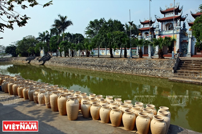 Productos de cerámica se ven por todas partes en la comuna de Kim Lan (Fuente: VNA)