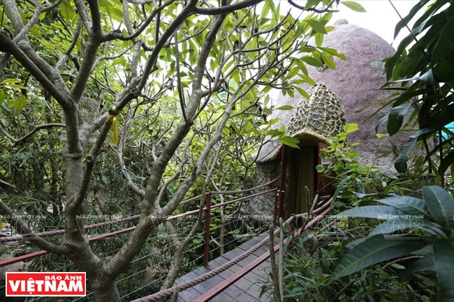 Las casas en árboles traen un aire fresco y un espacio relajado después de los días duros de trabajo. (Fuente:VNA)
