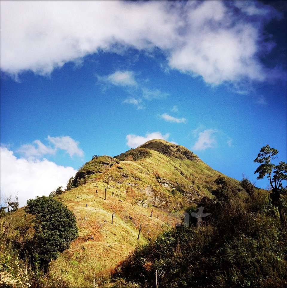 Al visitar la cima de Lao Than, turistas pueden contemplar el panorama por debajo. (Fuente: VNA)
