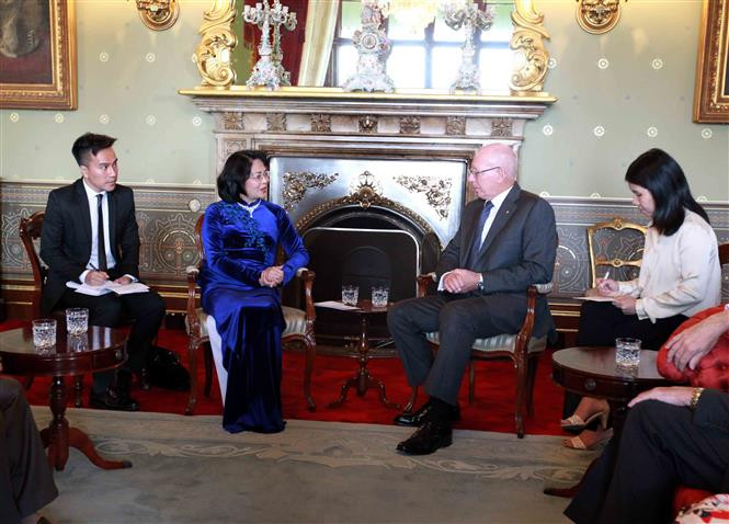 La vicepresidenta de Vietnam, Dang Thi Ngoc Thinh, se reunió con el gobernador de Nueva Gales del Sur, David Hurley. (Fuente: VNA)