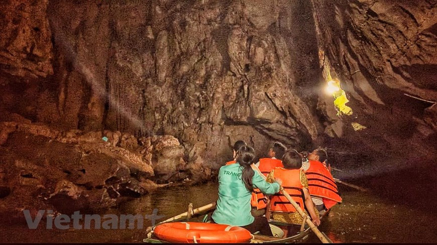 La belleza de una cueva en Trang An (Foto: Vietnamplus)
