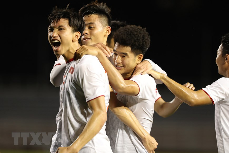 Con 12 puntos después de cuatro victorias consecutivas, Vietnam continúa ocupando el primer puesto de su llave, seguido por Indonesia y Tailandia (Foto: VNA)