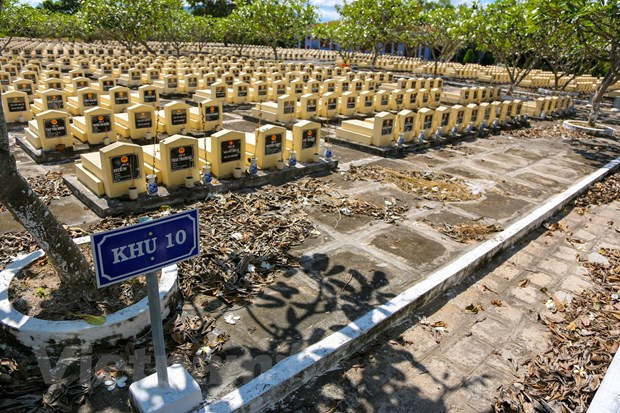 Ngo Van Dinh, quien gestiona el cementerio Doc Ba Dac, dijo que durante el período 2017-2018, se encontraron los restos de más de 160 combatientes en Camboya. Sin embargo, es difícil repatriarlos, ya que el terreno ha cambiado y muchos testigos han fallecido. (Fuente: VietnamPlus)