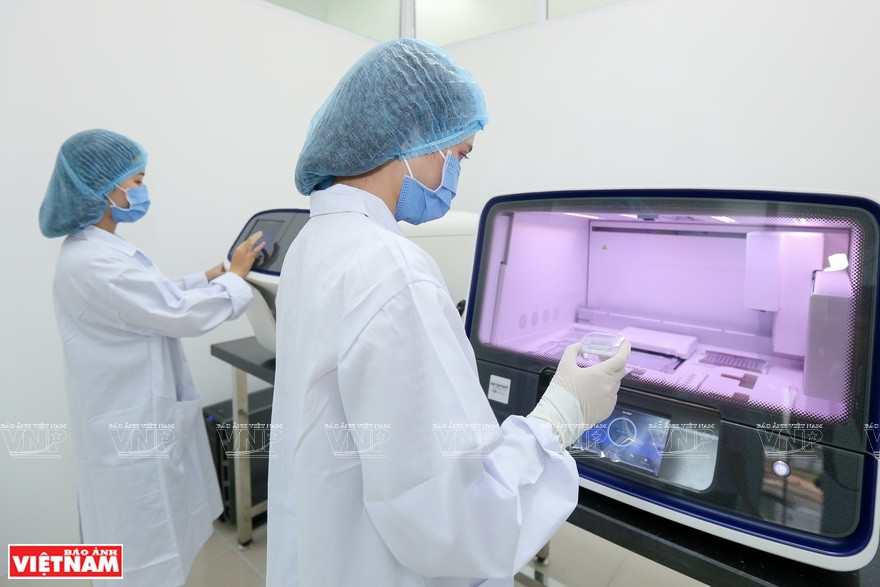 Los integrantes del centro trabajan arduamente para obtener resultados precisos en el corto plazo. 