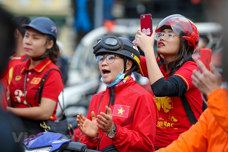 Los aficionados muestran afecto con el entrenador Park Hang-seo (Foto: Minh Son/Vietnamplus)