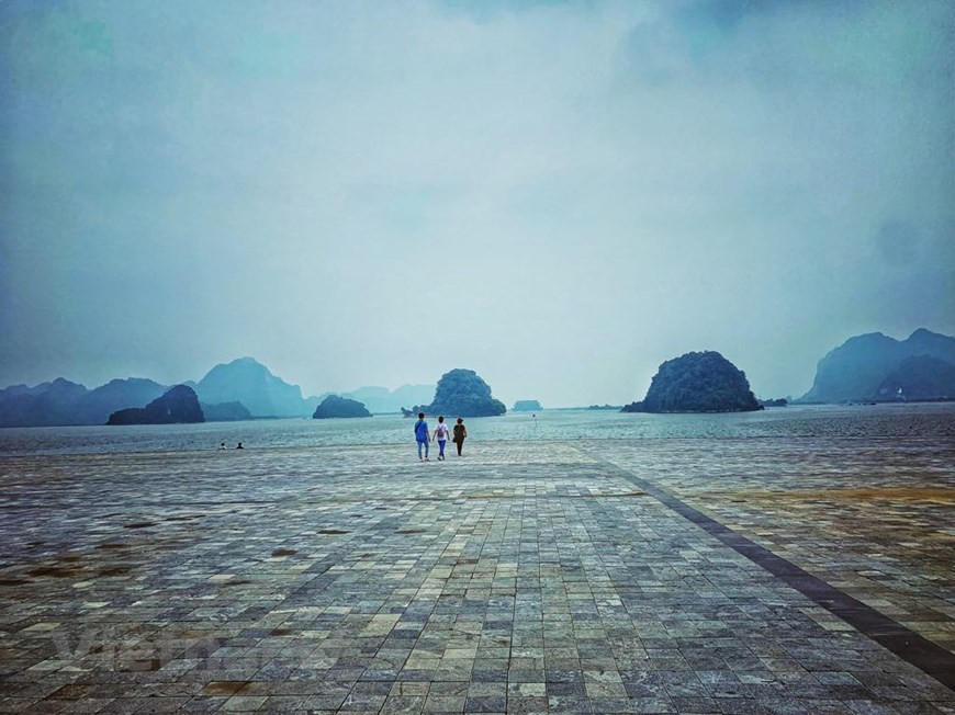 La construcción posee una superficie de más cinco mil hectáreas, que abarca un lago, bosques, montañas y valles. El lago Tam Chuc se encuentra en frente de la pagoda, rodeada por los montes That Tinh. (Fuente: Vietnam+)