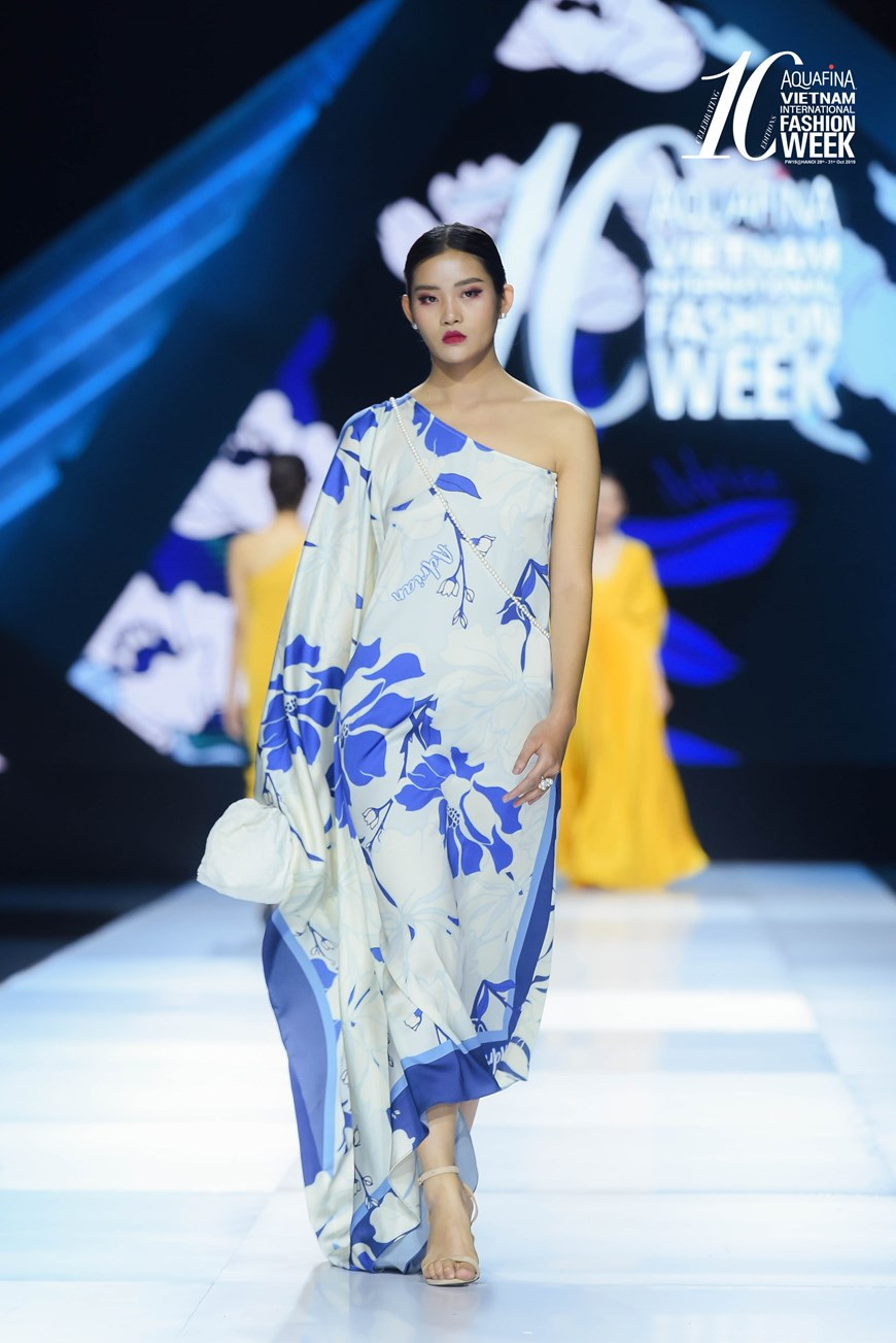 Adrian Anh Tuan también aspira a que las mujeres puedan liberarse através de la moda. (Fuente: VietnamPlus)