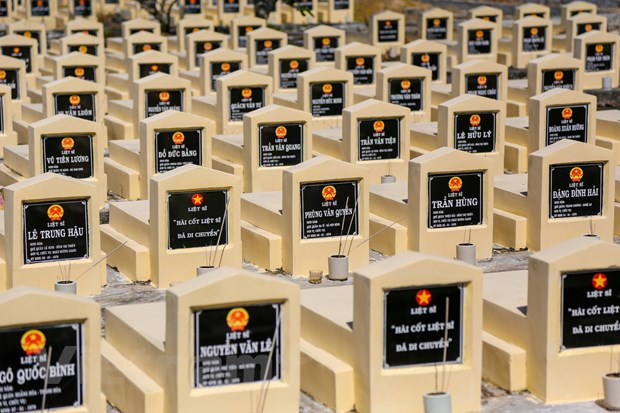 Los soldados caídos ya regresaron a la Patria. Fallecieron justo en los momentos más bellos de su juventud, dejaron atrás a sus madres en su tierra natal. Algunos abandonaron el sueño de ir a las universidades para sacrificarse por la independencia y la libertad del país. (Fuente: VietnamPlus)