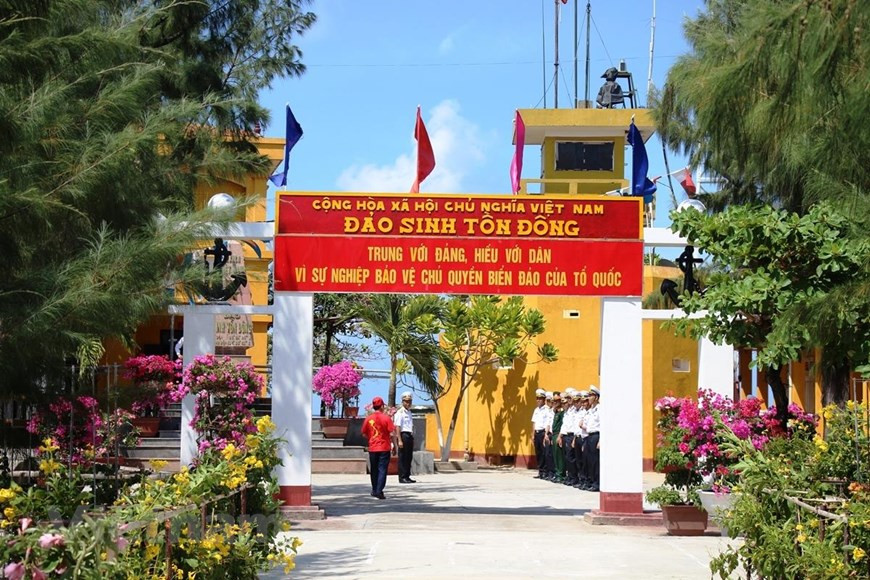 Se estima que durante el año las islas sufren tormentas en 131 días, y cada mes se registran actividades intensas del viento entre 13 y 20 días. El inclemente clima no puede matar a la vida aquí. (Fuente: VietnamPlus) 