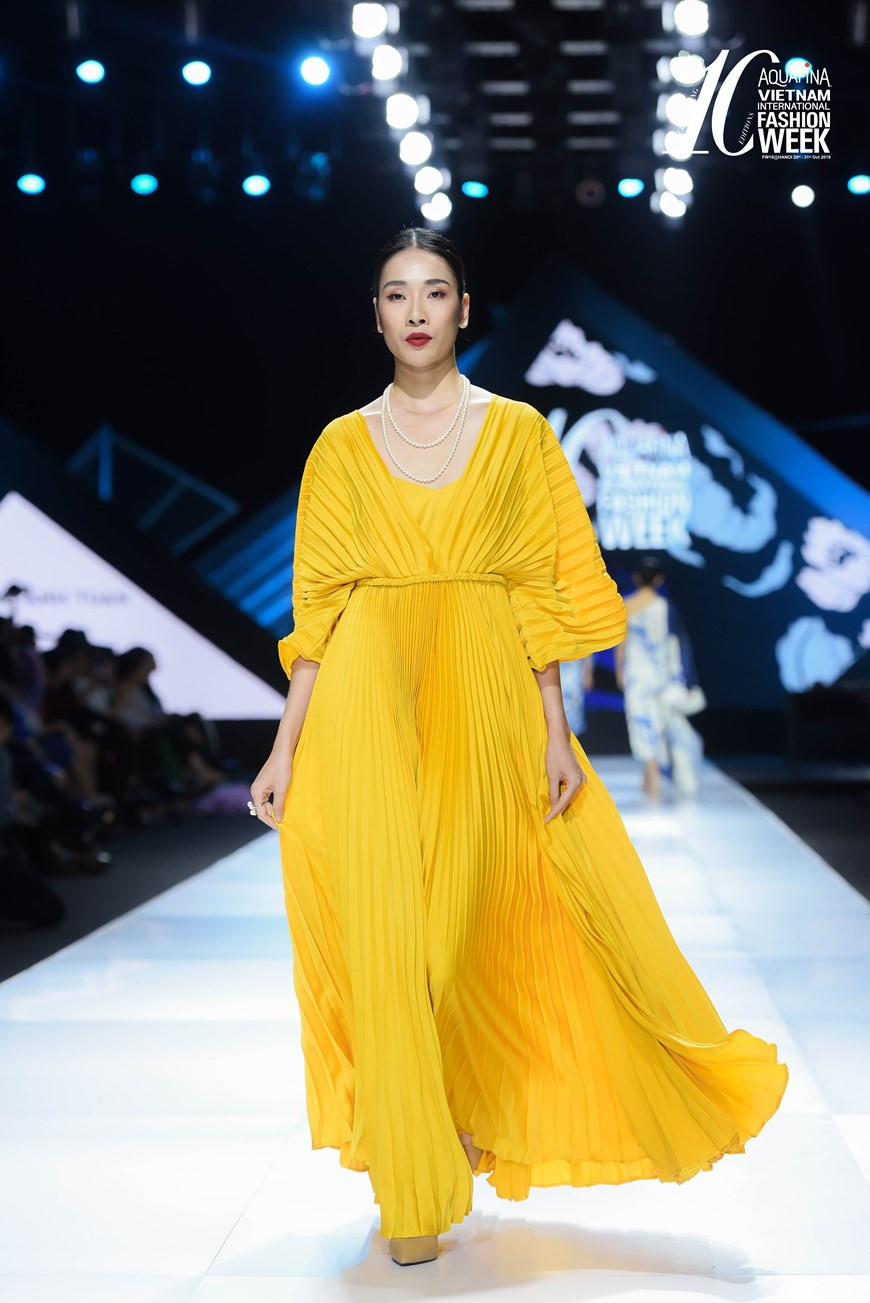 La colección también marcó 10 años de la carrera de Adrian Anh Tuan. (Fuente: VietnamPlus)