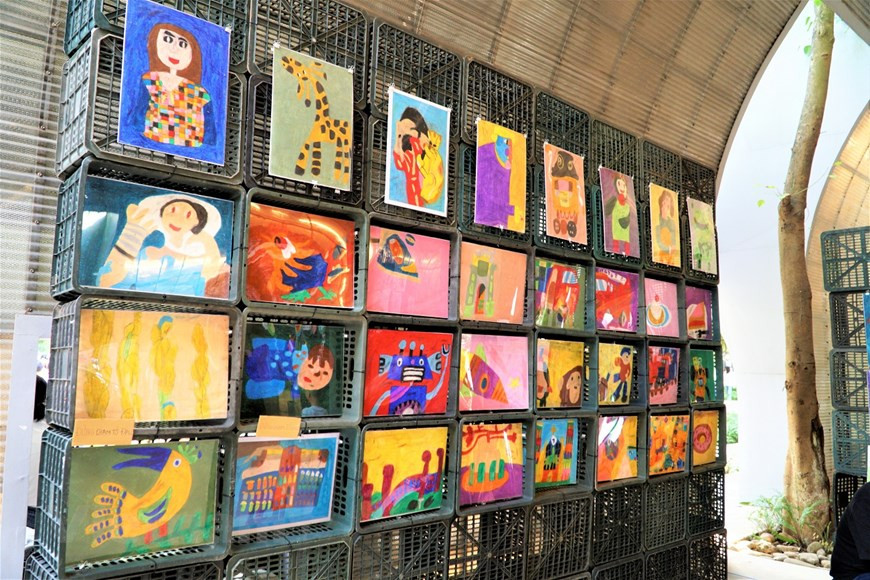 Los dibujos artísticos (Foto. Vietnam+)