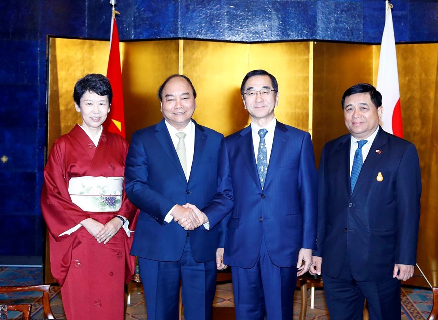 El primer ministro de Vietnam, Nguyen Xuan Phuc, recibe a los representantes de la Organización de Promoción Comercial de Japón (JETRO) (Foto: VNA)