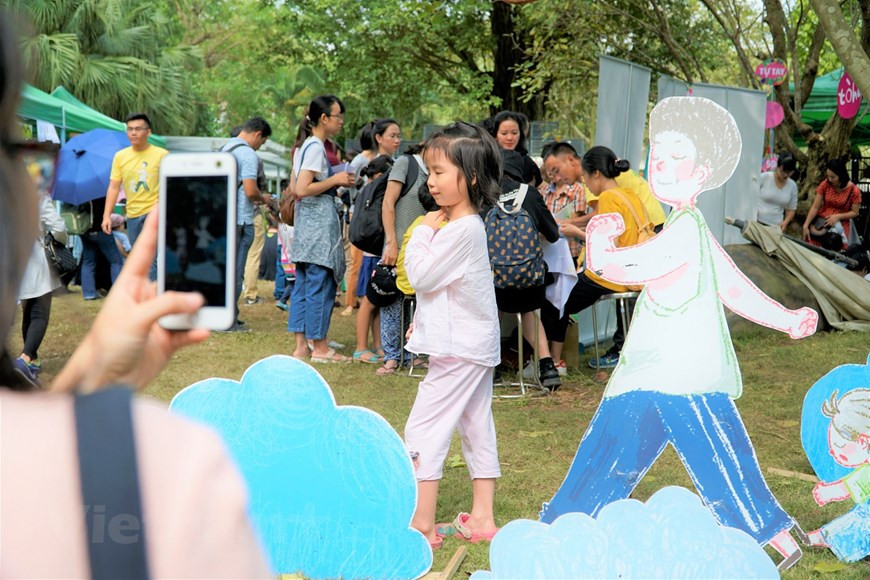 El Festival Creativo KHOE 2019 constituye una ocasión para reunir a las familias y niños amantes del arte, la creatividad, y el estilo de vida positiva y comunitaria (Foto: Vietnam+)