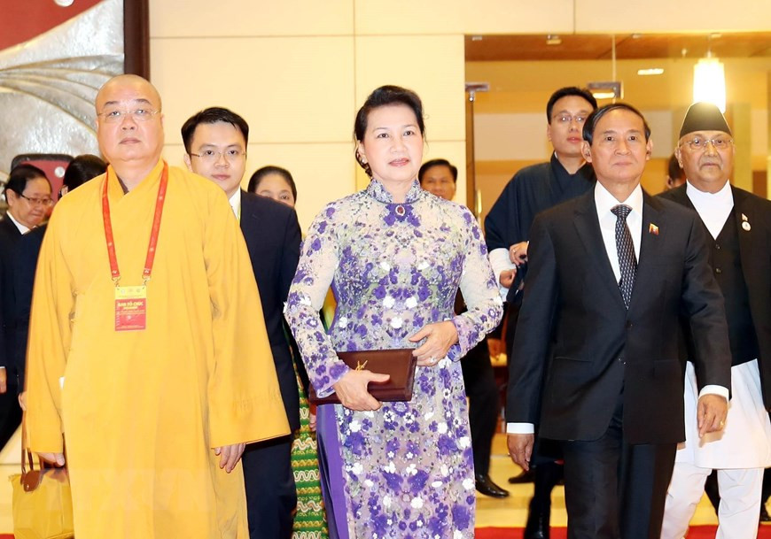 La presidenta de la Asamblea Nacional de Vietnam, Nguyen Thi Kim Ngan, ofrece un banquete para delegados participantes en el Día de Vesak de Naciones Unidas-2019 (Fuente: VNA)
