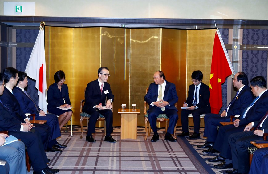 Nguyen Xuan Phuc recibe al presidente del banco japonés MUFG, Kanetsugu Mike (Foto: VNA)