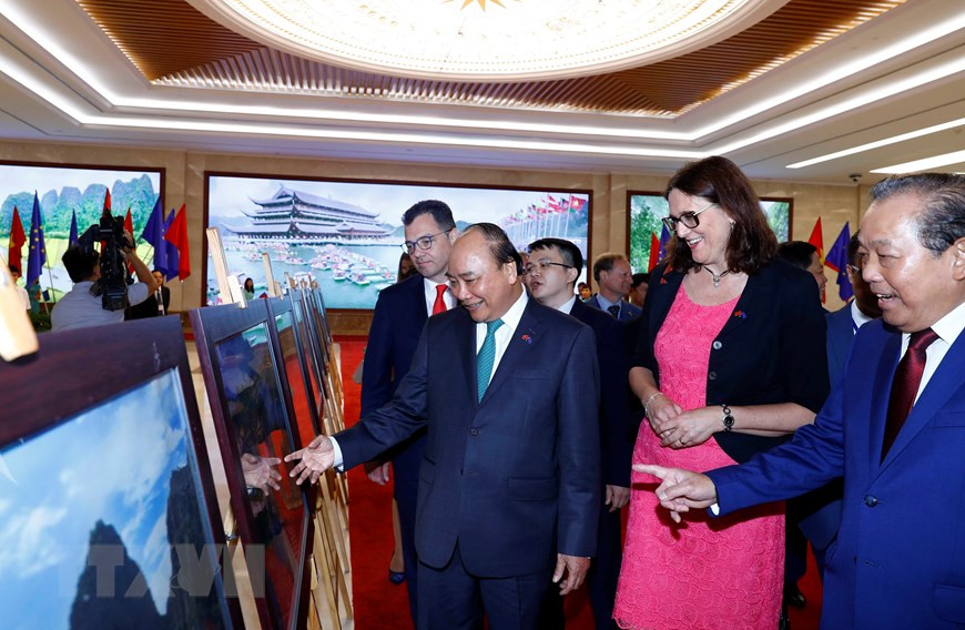 Los delegados visitan a la Exhibición de Fotos de la Agencia Vietnamita de Noticias (Foto: VNA)