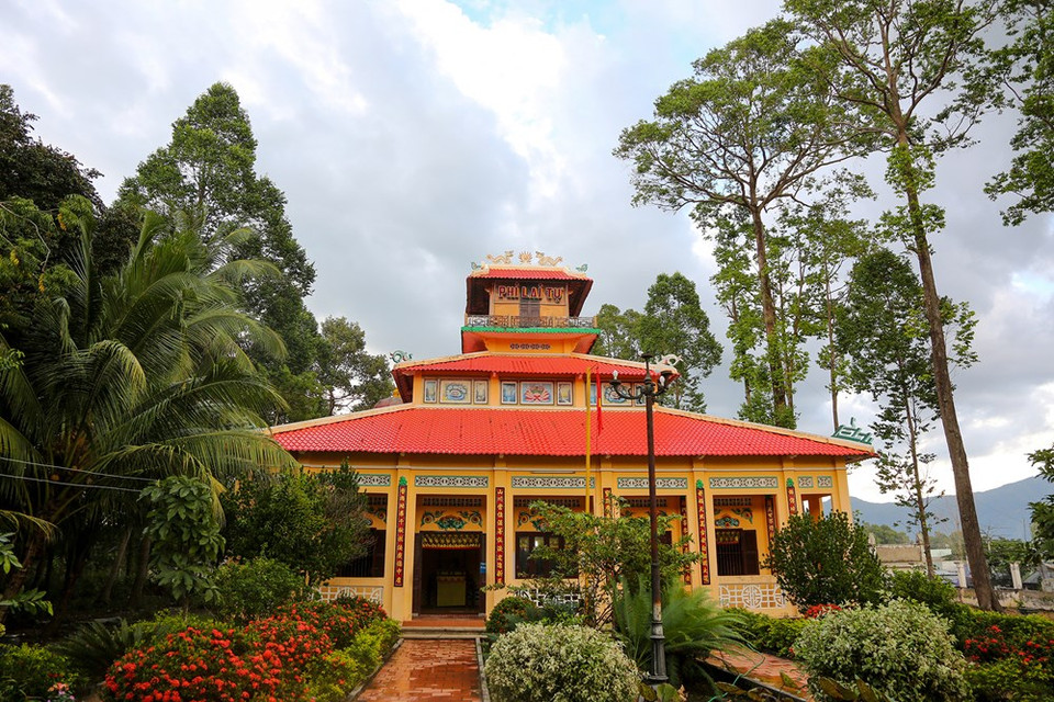 La pagoda Phi Lai se encuentra al pie de la montaña Tuong. La montaña se localiza en Ba Chuc (Tri Ton, An Giang). El 18 de abril de 1978, el ejército genocida atacó la pagoda Phi Lai y llevó a cabo una ejecución masiva en este lugar. (Fuente: VietnamPlus)