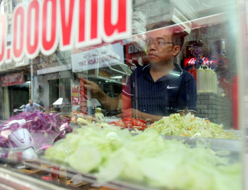 El dueño, Long, dijo que su döner kebab es apreciado por la salsa especial. Long elabora esta salsa según la receta de turcos en Alemania.