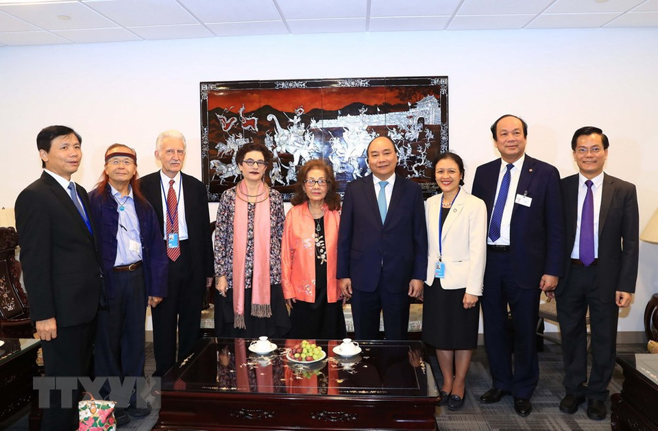 Xuan Phuc sostuvo un encuentro con amigos estadounidenses, funcionarios de la misión permanente de Vietnam ante la ONU, y representantes de la comunidad vietnamita en Nueva York (Fuente: VNA)