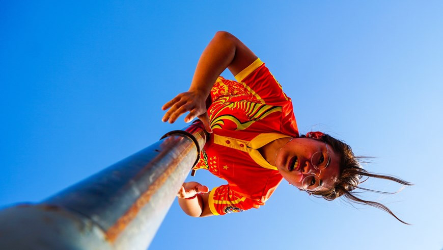 La danza del león y dragón se ha visto normalmente como una actividad masculina en Vietnam, pero las jóvenes artistas están desafiando esa suposición. (Foto: VNA)