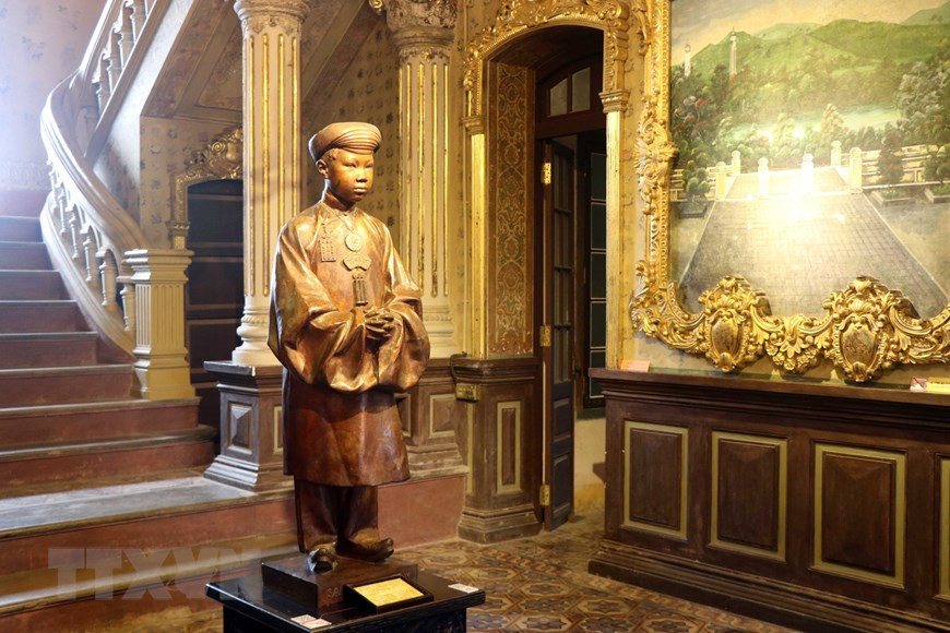 La estatua del Príncipe heredero Nguyen Phuc Vinh Thuy (rey Bao Dai) en el palacio An Dinh (Fuente: VNA)