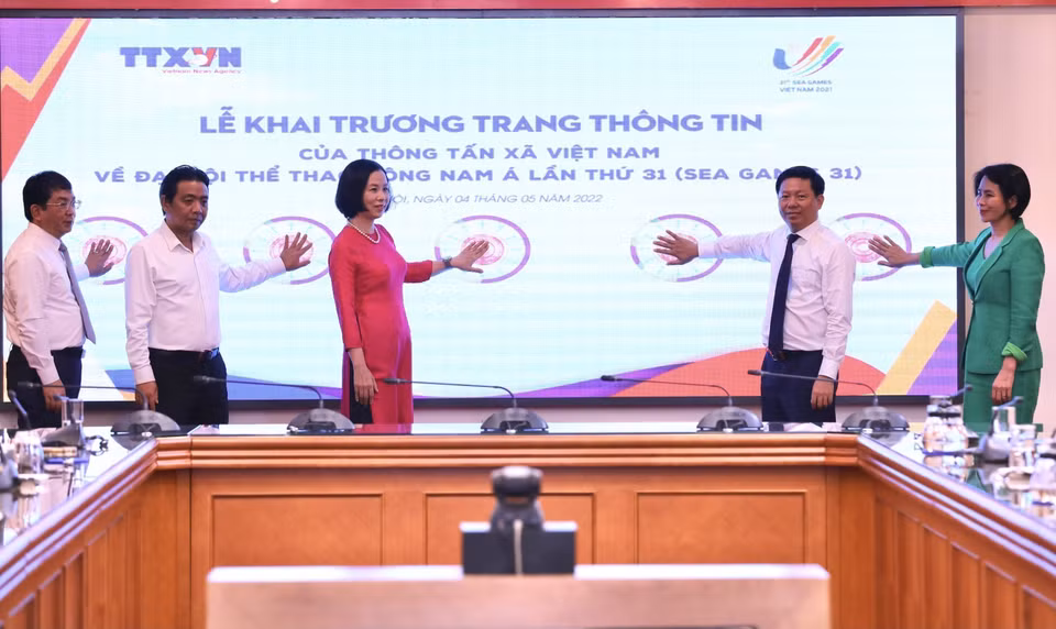 La ceremonia de apertura de la página de información especial de la Agencia Vietnamita de Noticias sobre los XXXI Juegos Deportivos del Sudeste Asiático (SEA Games 31) en la dirección “http://seagames.vnanet.vn”, con dos idiomas: vietnamita e inglés. (Foto: VNA)