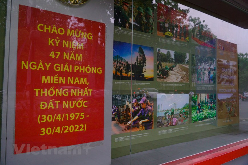 Esta victoria es la del patriotismo, de la aspiración a la paz, la independencia, la libertad y la reunificación nacional...Pero también es la de un arte vietnamita de la guerra, cuya base es la unión de toda la nación. 47 años después de esta gloriosa fecha, bajo la égida del Partido Comunista de Vietnam, Vietnam ha logrado vertiginosos avances socioeconómicos y continúa imponiéndose a nivel internacional. Todos los vietnamitas están trabajando para materializar los objetivos establecidos en la resolución del XIII Congreso Nacional del Partido Comunista de Vietnam. Mientras, el país ha logrado controlar la pandemia de COVID-19 y comienza a recuperar su economía. (Foto: Vietnamplus) 