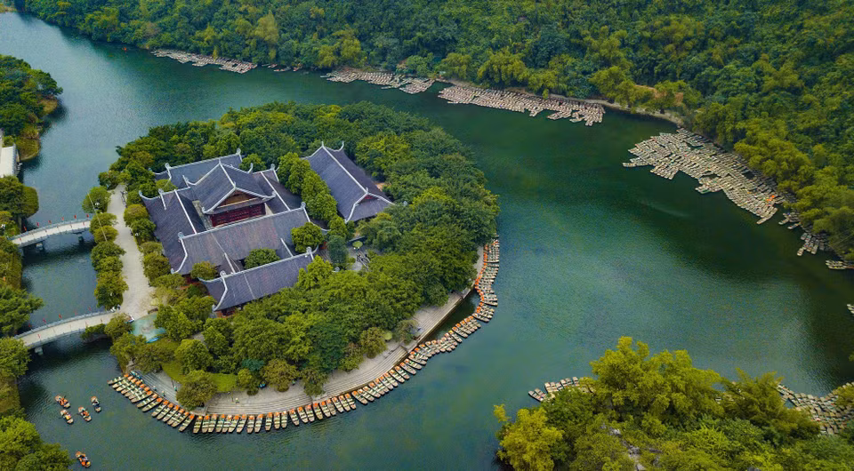 El complejo paisajístico de Trang An, reconocido como Patrimonio Cultural y Natural Mundial por UNESCO, es un destino turístico destacado no solo en Vietnam sino también en el sudeste asiático y en el mundo. (Foto: VNA)