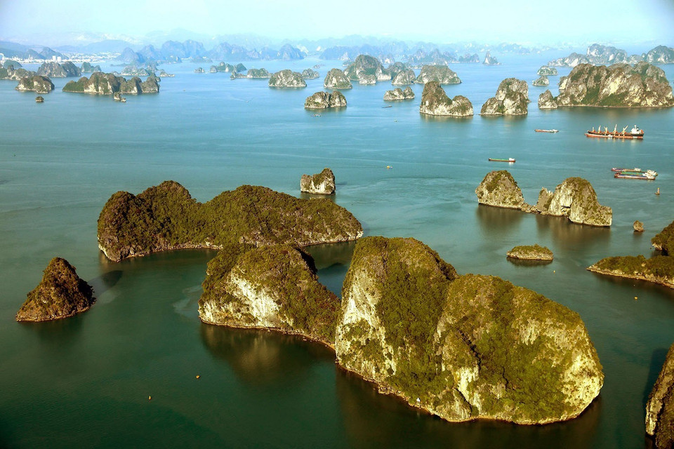 La Bahía de Ha Long vista desde arriba luce realmente majestuosa, con sus innumerables islas. Foto: VNA