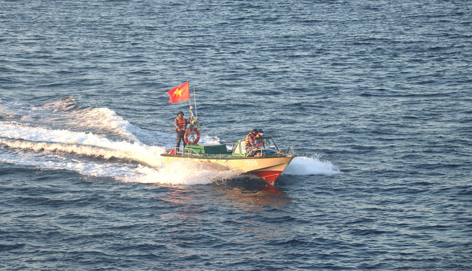 Los barcos CQ en las islas están completamente equipados para ayudar a los soldados de Truong Sa a moverse y efectuar un rescate en caso de socorro. (Foto: VNA)