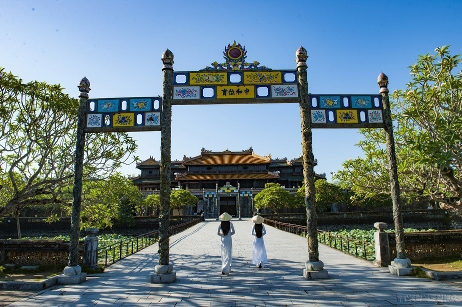 La poesía sobre la arquitectura real de Hue fue el tercer patrimonio documental de la dinastía Nguyen reconocida como Patrimonio Documental Mundial en 2016. (Fuente: VNA)