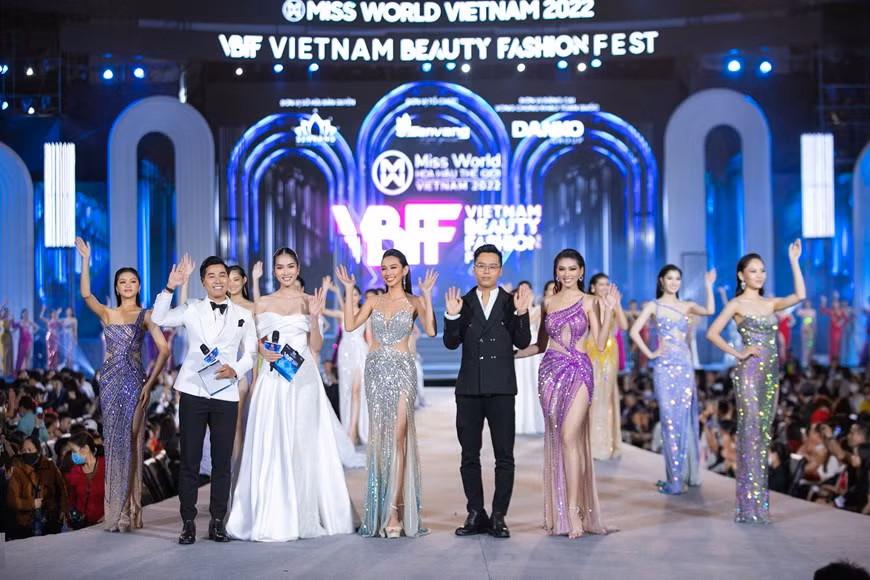 El desfile se celebra en un espacio clásico y romántico. (Foto: Vietnam+)