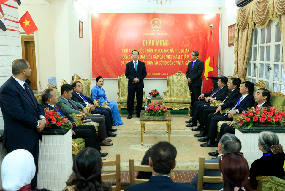 El mandatario vietnamita habla con comunidad vietnamita en la embajada de Vietnam en Cairo