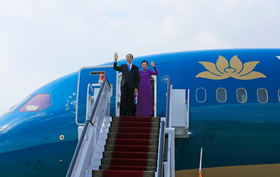 El presidente Tran Dai Quang en el aeropuerto de Cairo