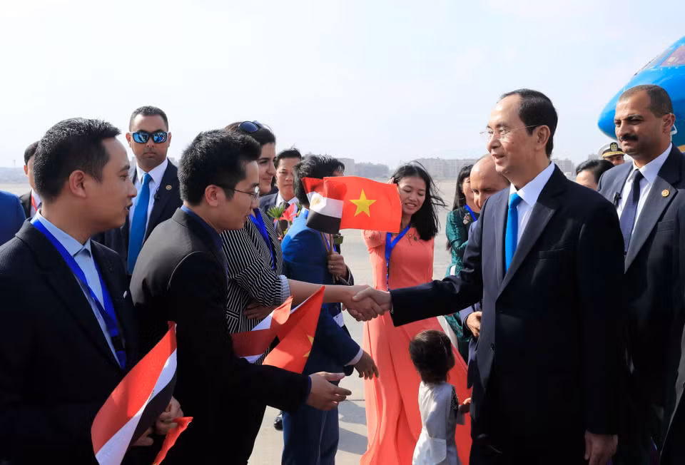 Representantes del gobierno egipto reciben al presidente Tran Dai Quang 