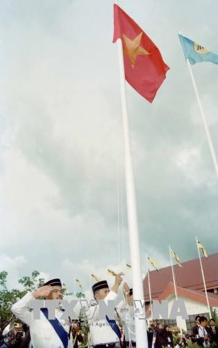 Acto de afiliación de Vietnam a la ASEAN el 28 de julio de 1995 en Bandar Seri Begawan, Brunei (Fuente: VNA)