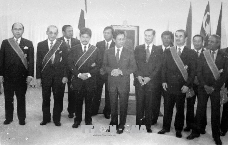 Cancilleres de los países de la ASEAN en su reunión 27 en Bangkok, Tailandia, del 22 al 28 de julio de 1994 (Fuente: VNA).