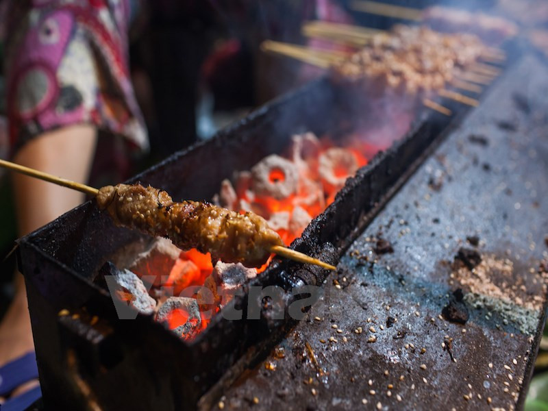 En Hanoi también hay muchos platos de asados a la parilla (Fuente: VNA)
