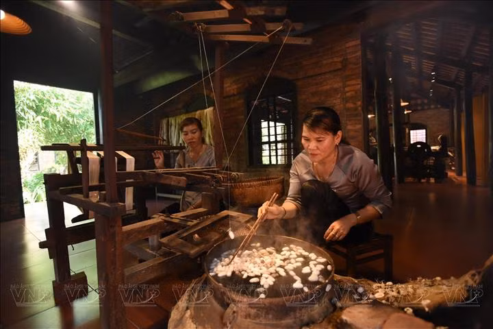 Quang Nam cuenta con la profesión tradicional de tejido de seda 