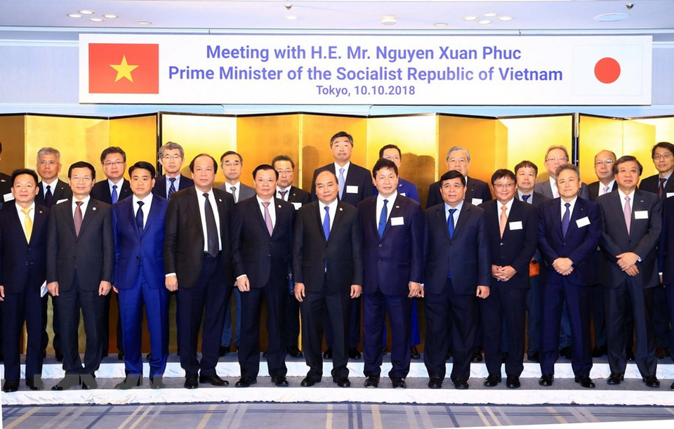 El primer ministro de Vietnam, Nguyen Xuan Phuc, se reunió con representantes de empresas niponas de primera categoría en los sectores de infraestructura y finanzas, al margen de la décima Cumbre Mekong-Japón (Fuente: VNA)