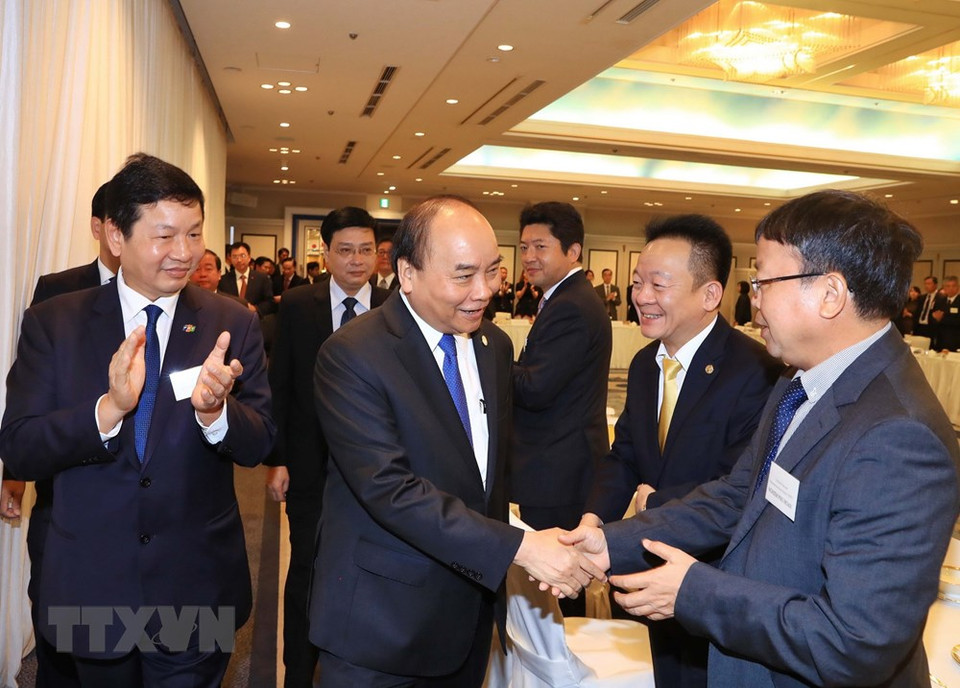 El primer ministro de Vietnam, Nguyen Xuan Phuc, se reunió con representantes de empresas niponas de primera categoría en los sectores de infraestructura y finanzas, al margen de la décima Cumbre Mekong-Japón (Fuente: VNA)