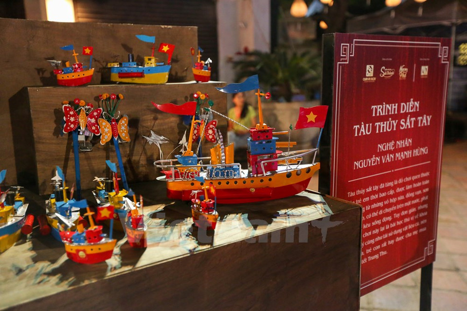 Juegos folklóricos y actividades tradicionales en la cita atrajeron participación de varias personas (Fuente: VNA)