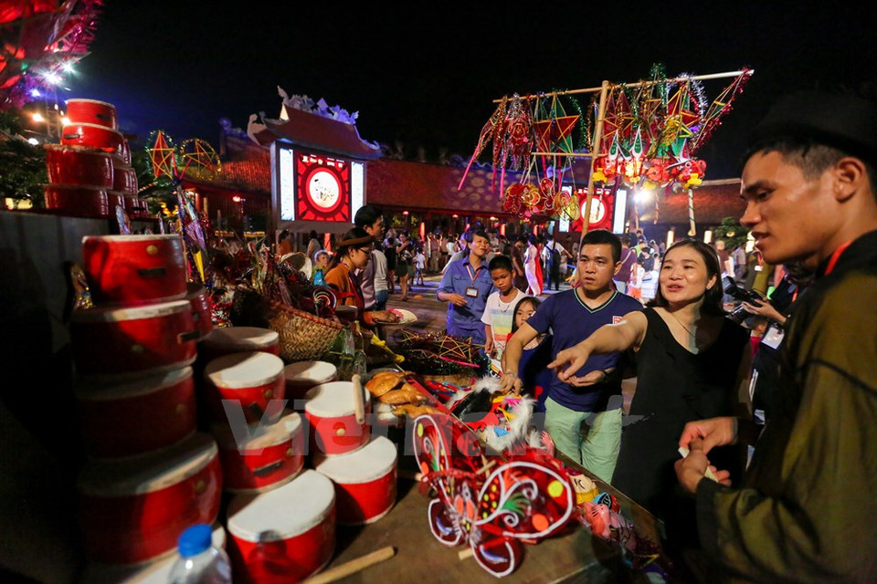 Juegos folklóricos y actividades tradicionales en la cita atrajeron participación de varias personas (Fuente: VNA)