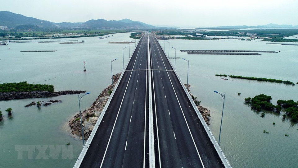 La distancia desde Ha Long a Hanoi se reduce de 180 km a 130 km, y lleva sólo una hora y medio en automóvil. (Fuente: VNA)