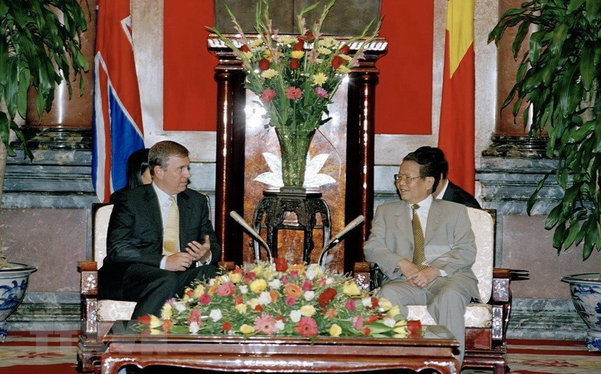El 5 de junio de 2006, el presidente vietnamita Tran Duc Luong recibió al duque de York, príncipe Andrew, en el Palacio Presidencial. (Fuente: VNA)