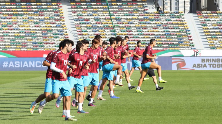 Selección de fútbol de Vietnam se prepara para su primer partido contra el equipo de Irak en el estadio Estadio Jeque Zayed en la capital Abu Dabi, Emiratos Árabes Unidos (Fuente: VNA)