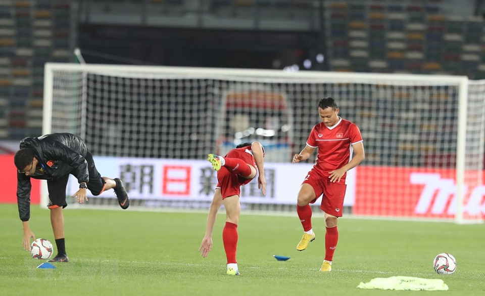 Selección de fútbol de Vietnam se prepara para su primer partido contra el equipo de Irak en el estadio Estadio Jeque Zayed en la capital Abu Dabi, Emiratos Árabes Unidos (Fuente: VNA)