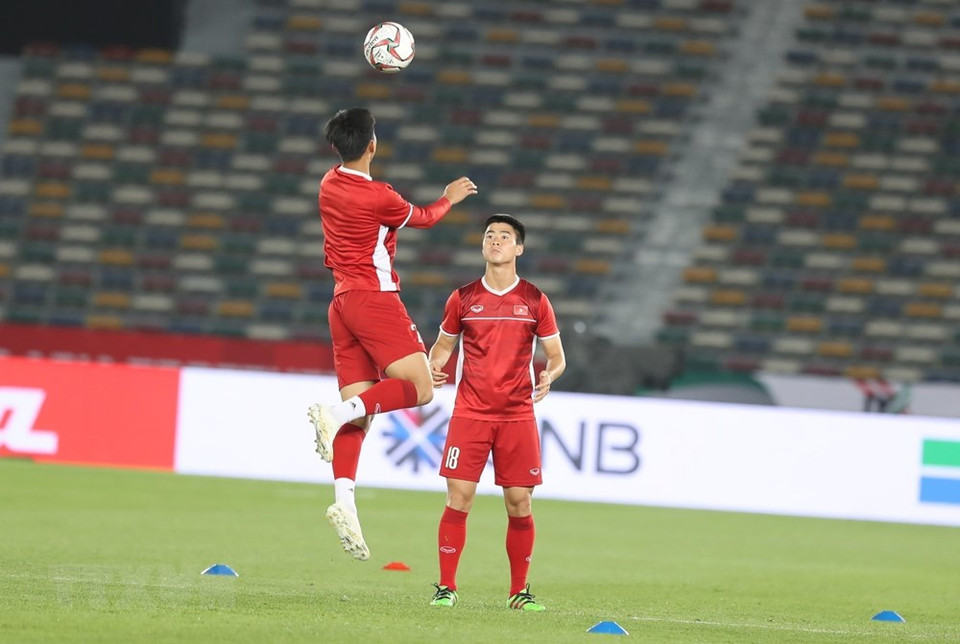Selección de fútbol de Vietnam se prepara para su primer partido contra el equipo de Irak en el estadio Estadio Jeque Zayed en la capital Abu Dabi, Emiratos Árabes Unidos (Fuente: VNA)