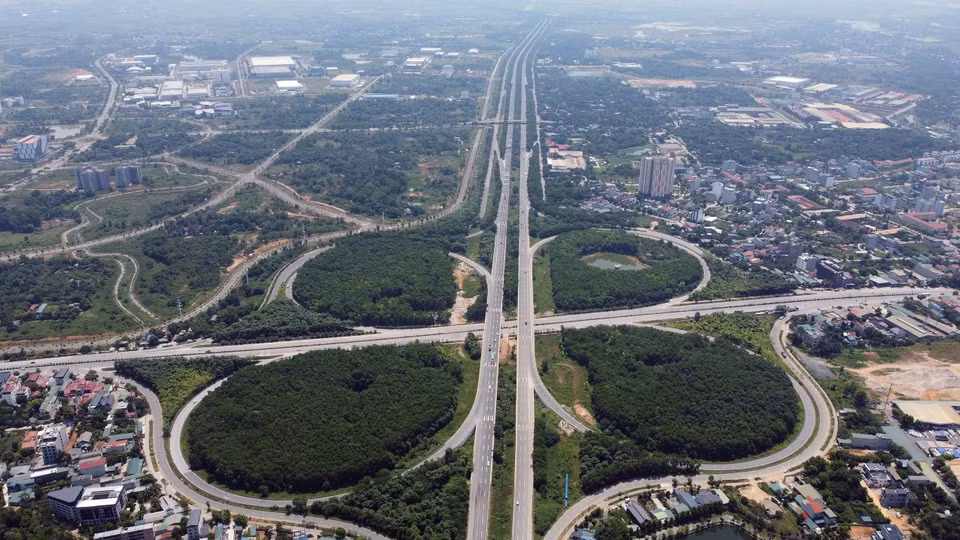 La intersección boulevard Thang Long- autopista nacional 21, puerta de entrada para el tráfico entre el centro de Hanoi y los distritos suburbanos del oeste. (Foto: VNA)