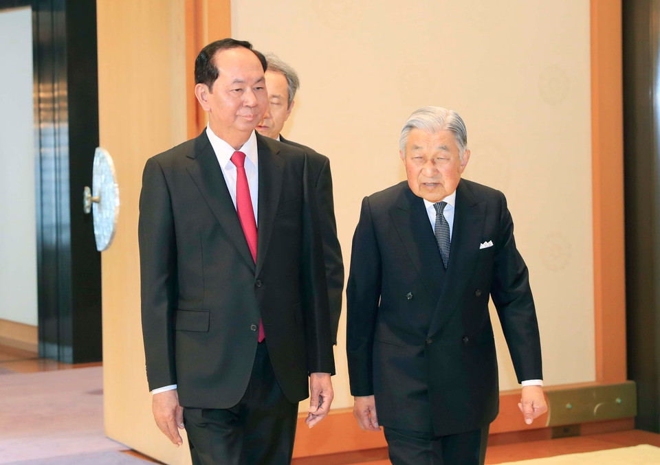 El presidente de Vietnam, Tran Dai Quang, se reunió con el Emperador de Japón, Akihito (Fuente: VNA)